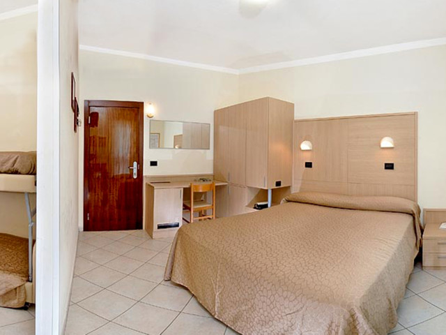 media.camerafamily03_big