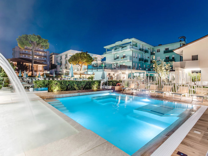 media.Park-Hotel-Morigi-Piscina_gallery