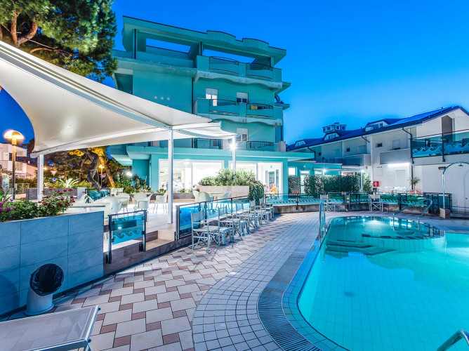 media.Park-Hotel-Morigi-Piscina_gallery2